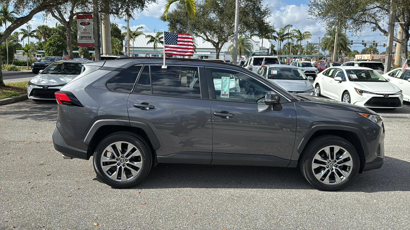 2021 Toyota RAV4 XLE Premium 11