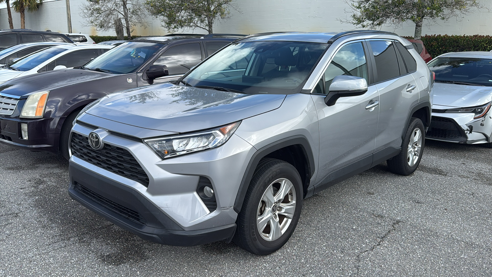 2021 Toyota RAV4 XLE 3