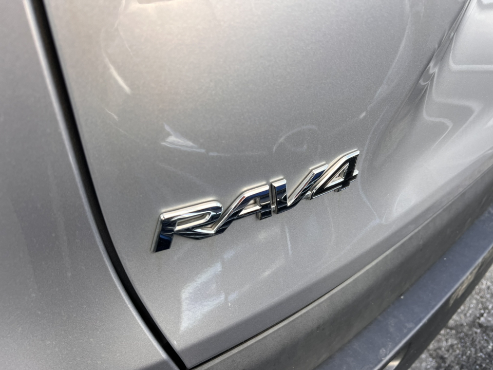 2022 Toyota RAV4 LE 5