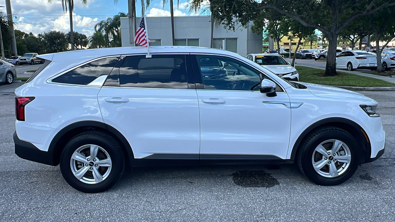 2023 Kia Sorento LX 11