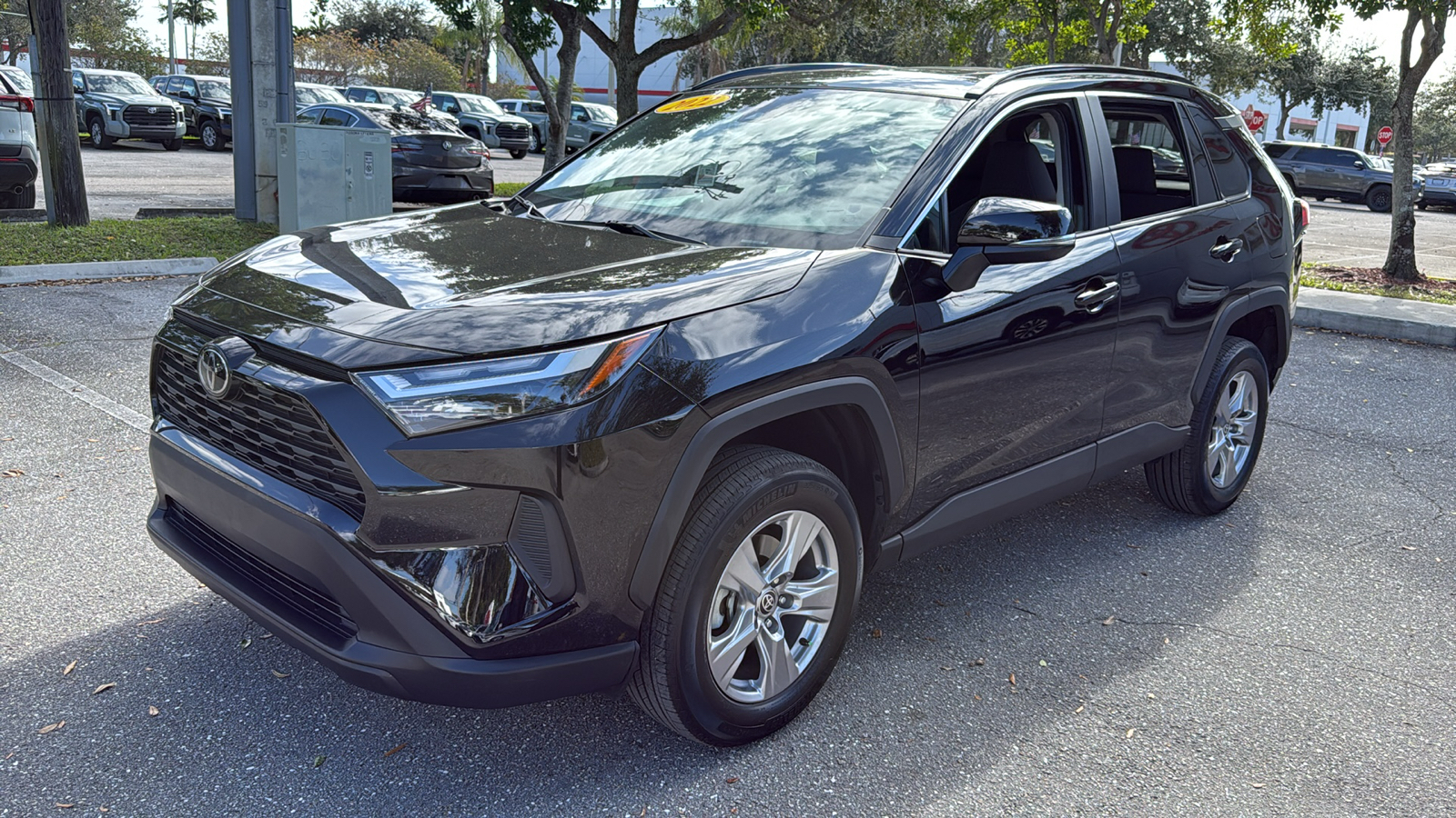 2022 Toyota RAV4 XLE 3