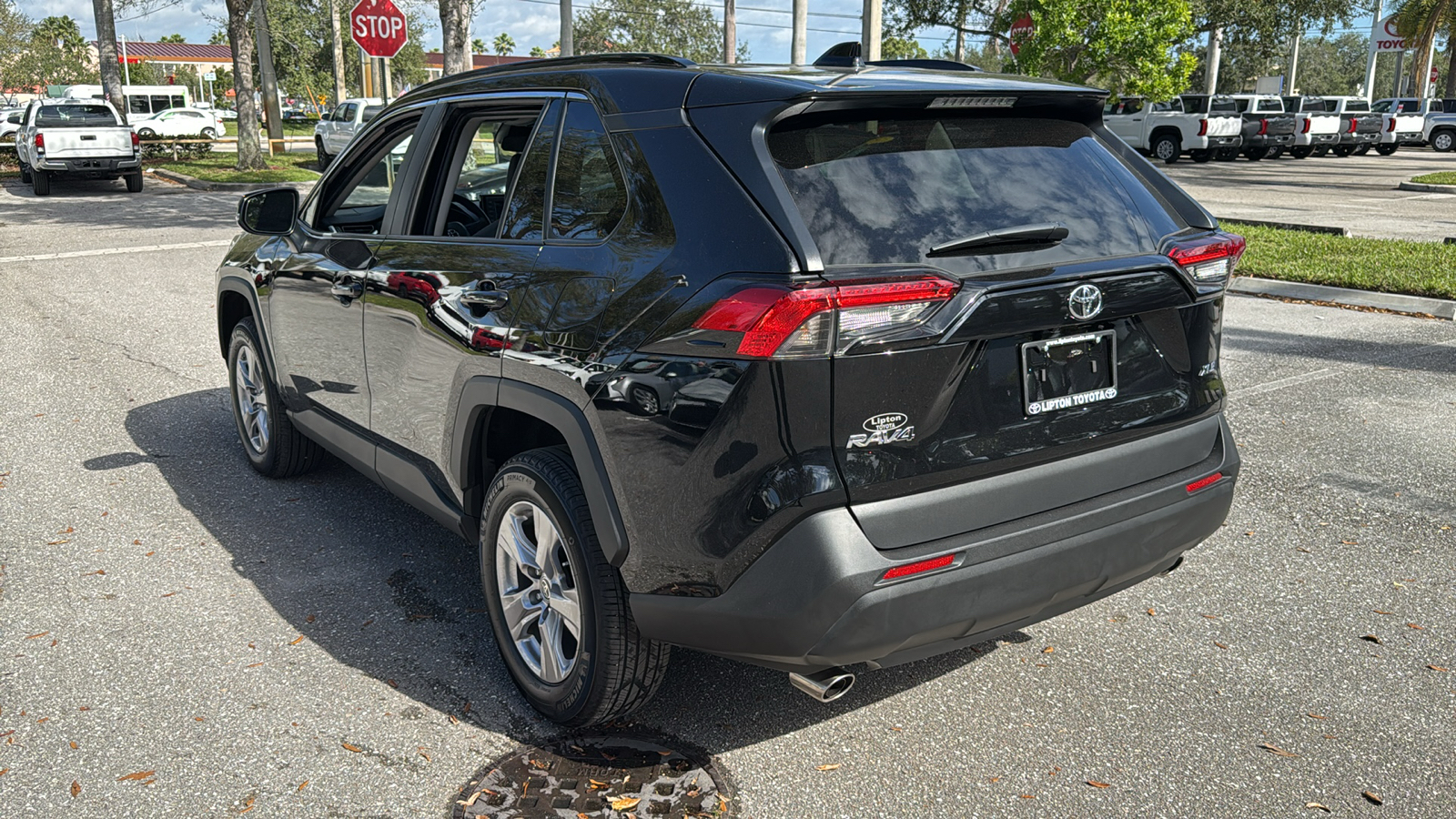 2022 Toyota RAV4 XLE 5