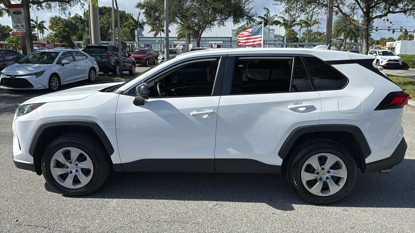 2022 Toyota RAV4 LE 4