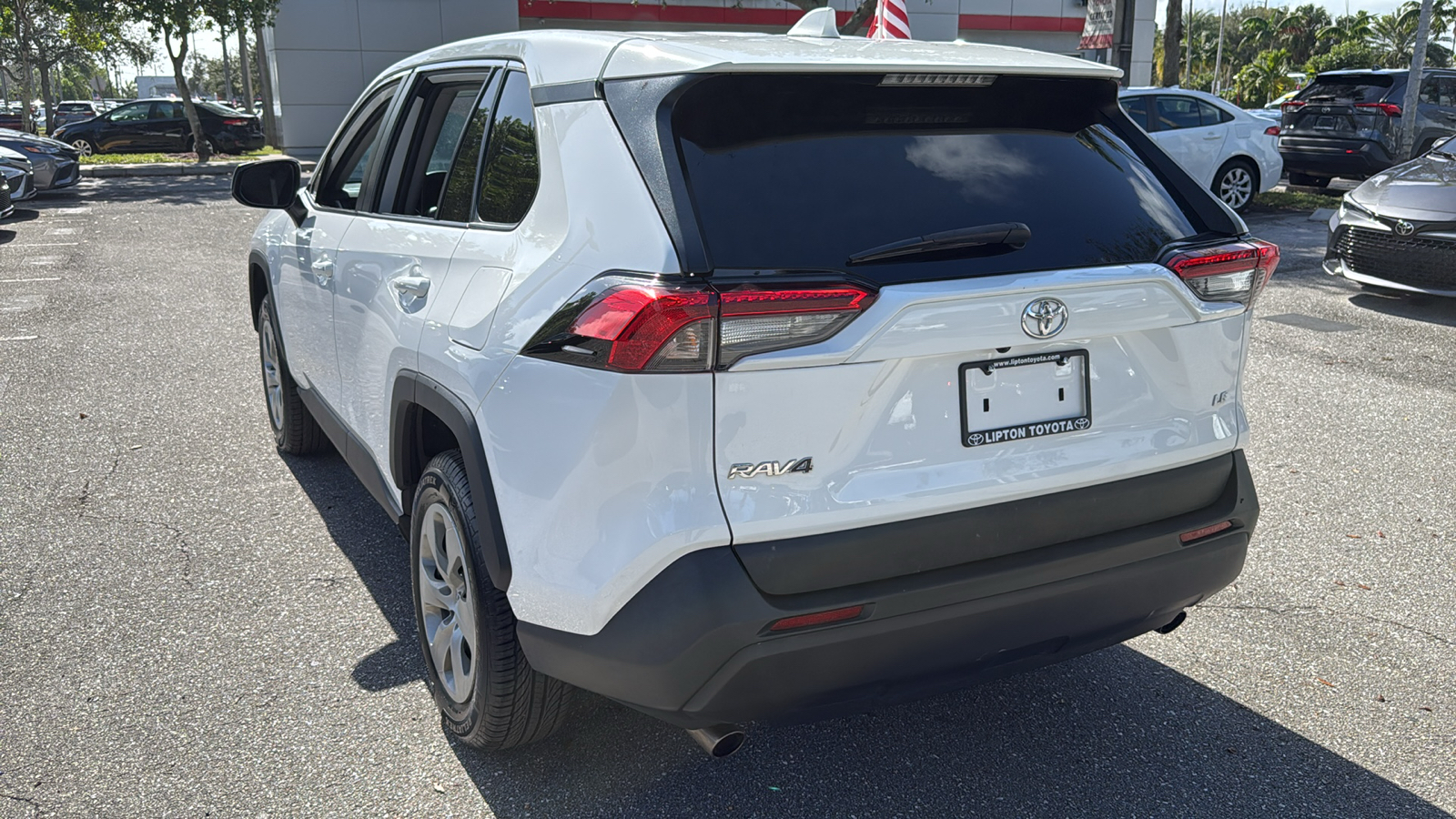 2022 Toyota RAV4 LE 5