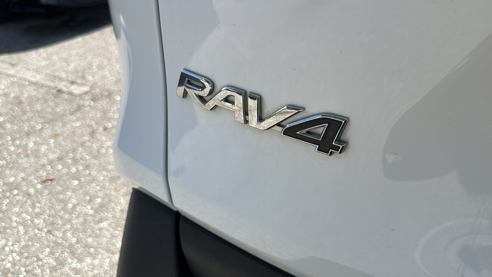 2022 Toyota RAV4 LE 7