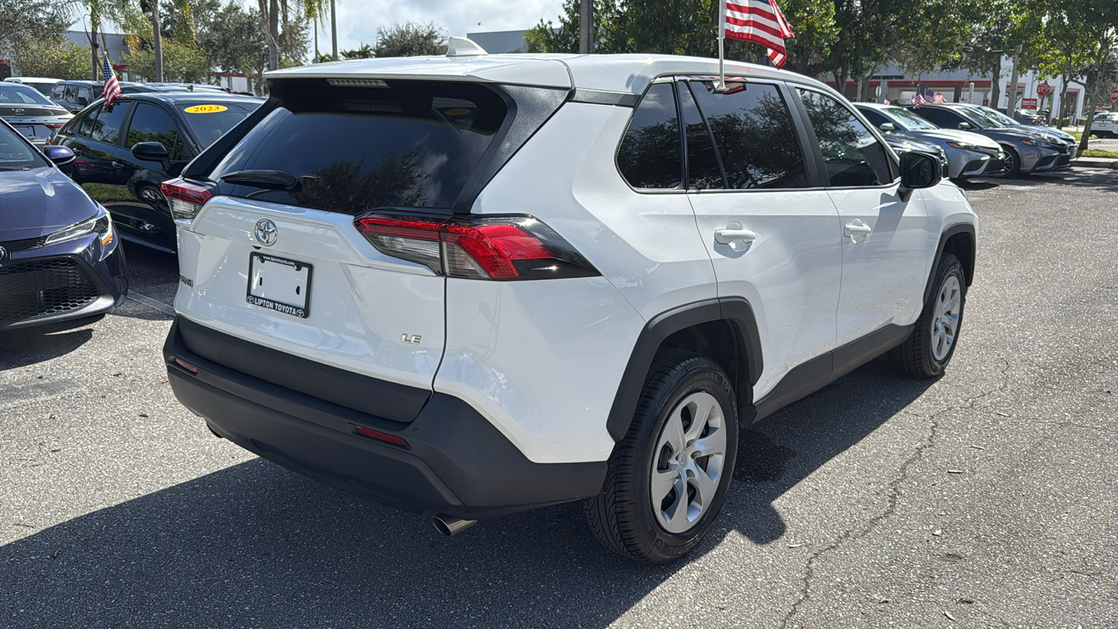 2022 Toyota RAV4 LE 10