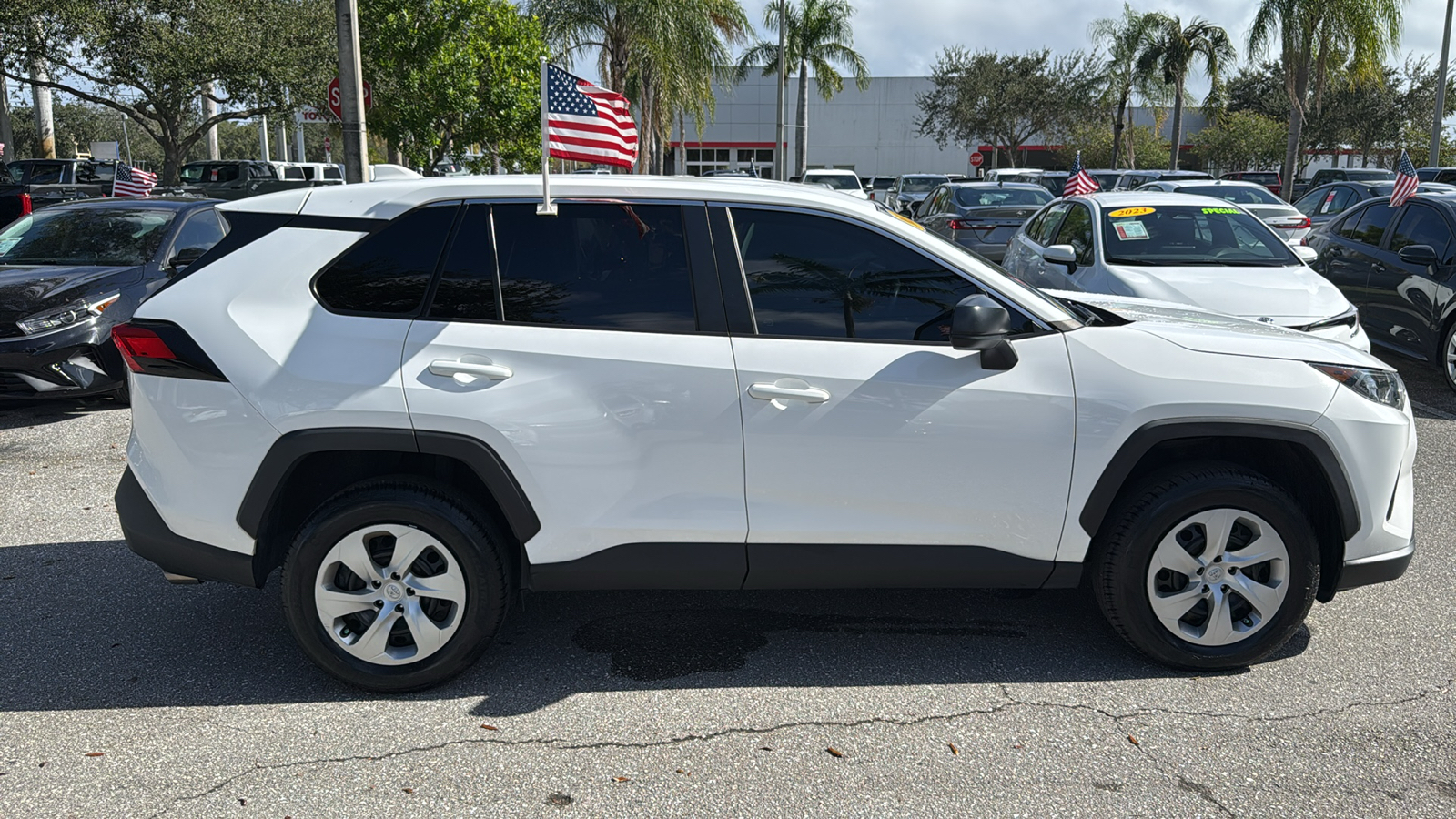 2022 Toyota RAV4 LE 11