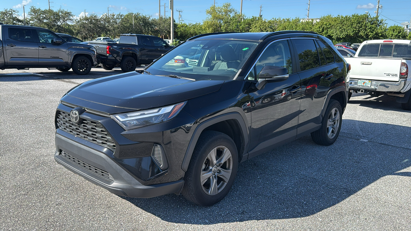 2022 Toyota RAV4 XLE 3