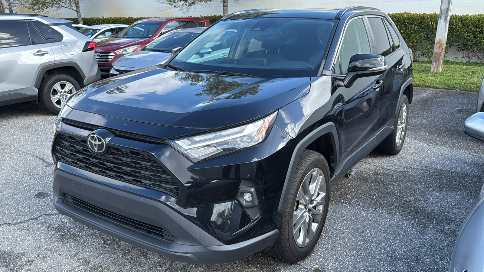 2022 Toyota RAV4 XLE Premium 3