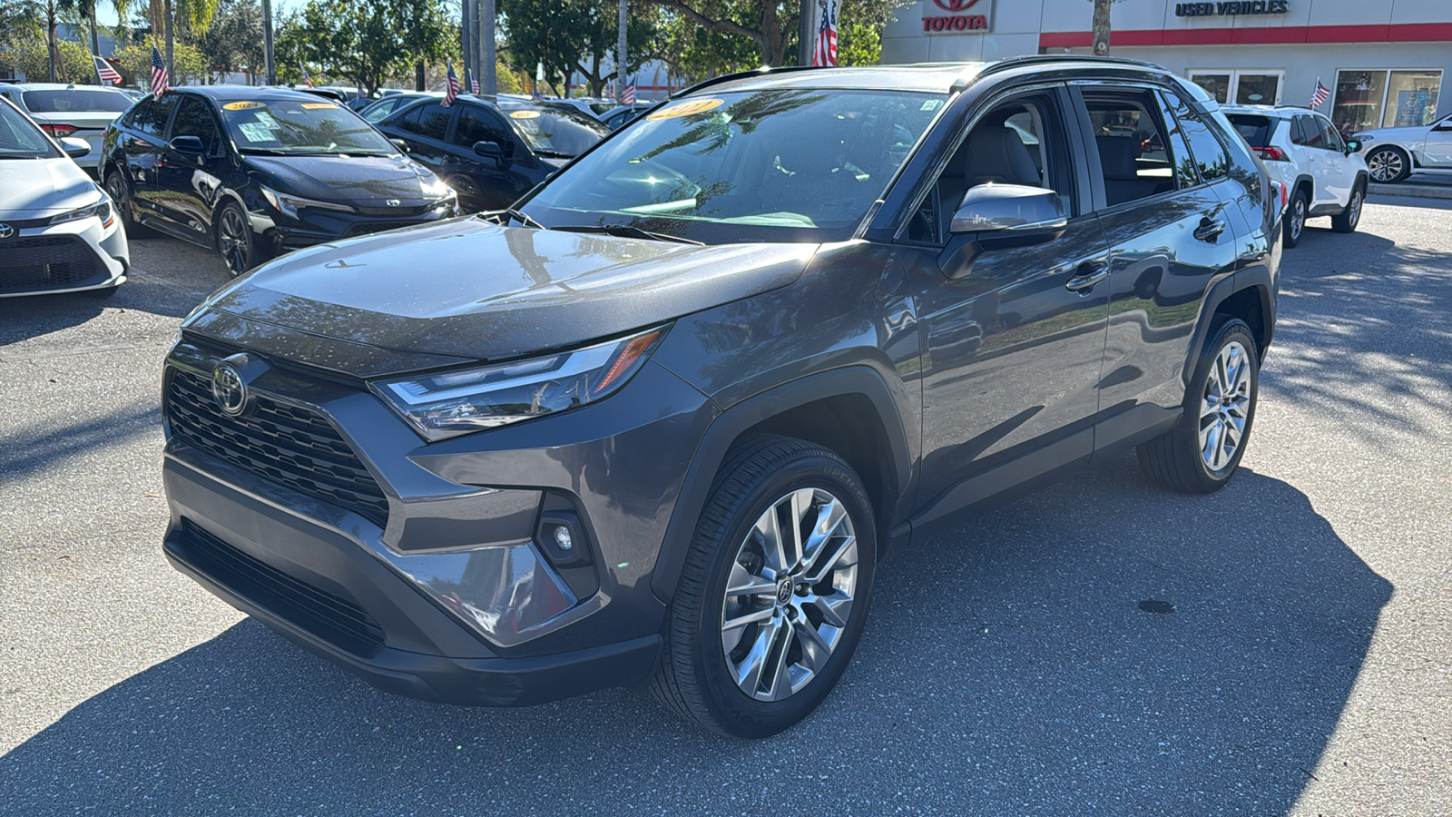 2022 Toyota RAV4 XLE Premium 3