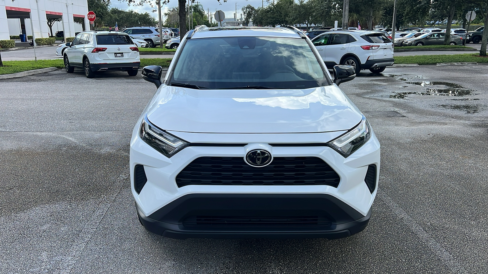 2022 Toyota RAV4 XLE 2