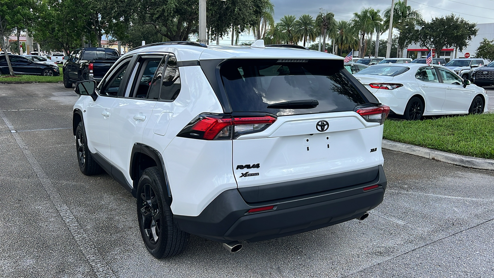 2022 Toyota RAV4 XLE 5