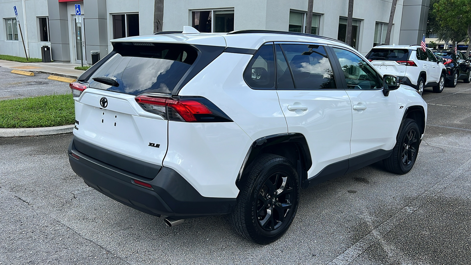 2022 Toyota RAV4 XLE 10