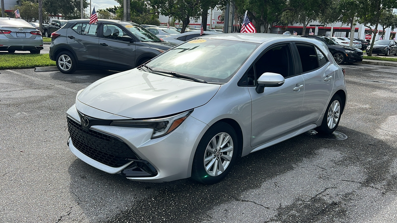 2023 Toyota Corolla Hatchback SE 3