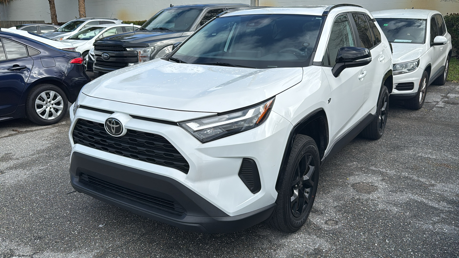 2022 Toyota RAV4 XLE 3