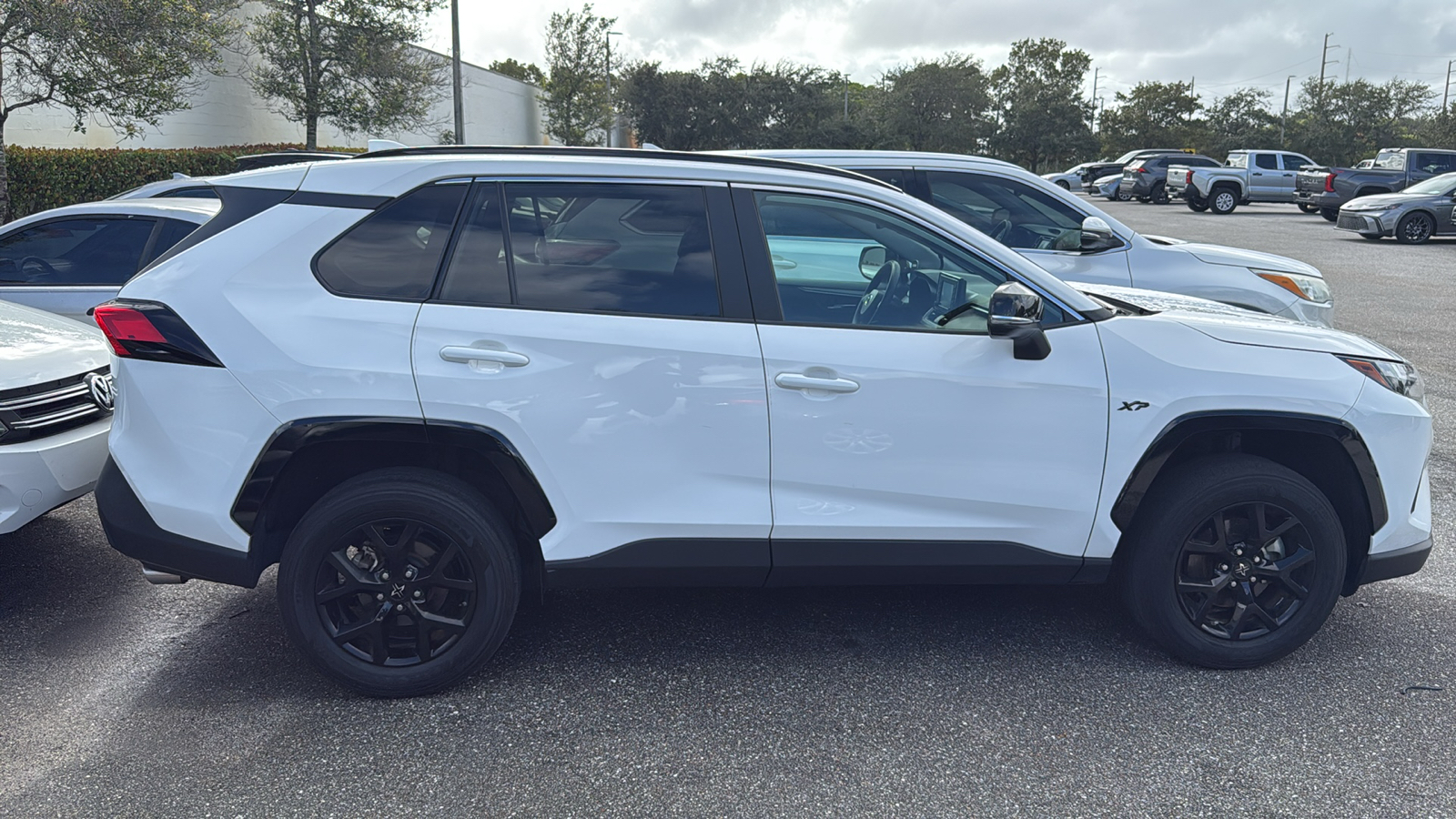 2022 Toyota RAV4 XLE 8