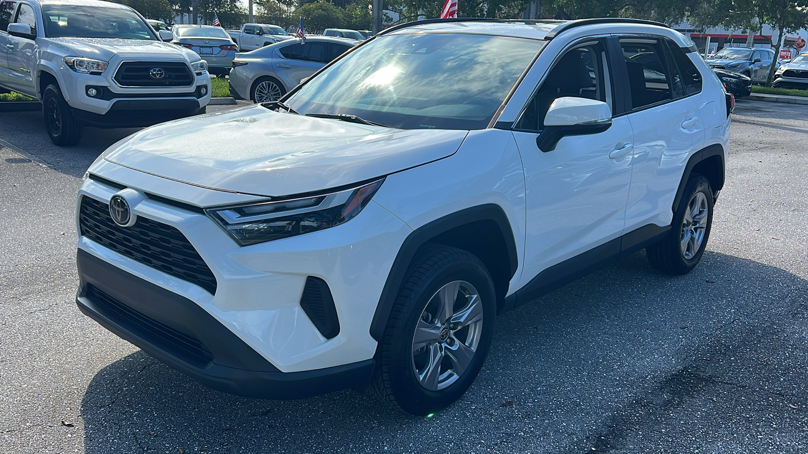 2022 Toyota RAV4 XLE 3