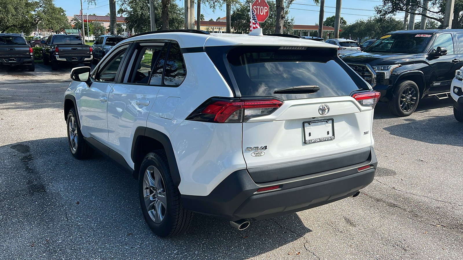 2022 Toyota RAV4 XLE 5