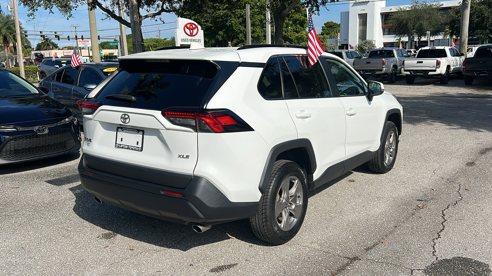 2022 Toyota RAV4 XLE 10