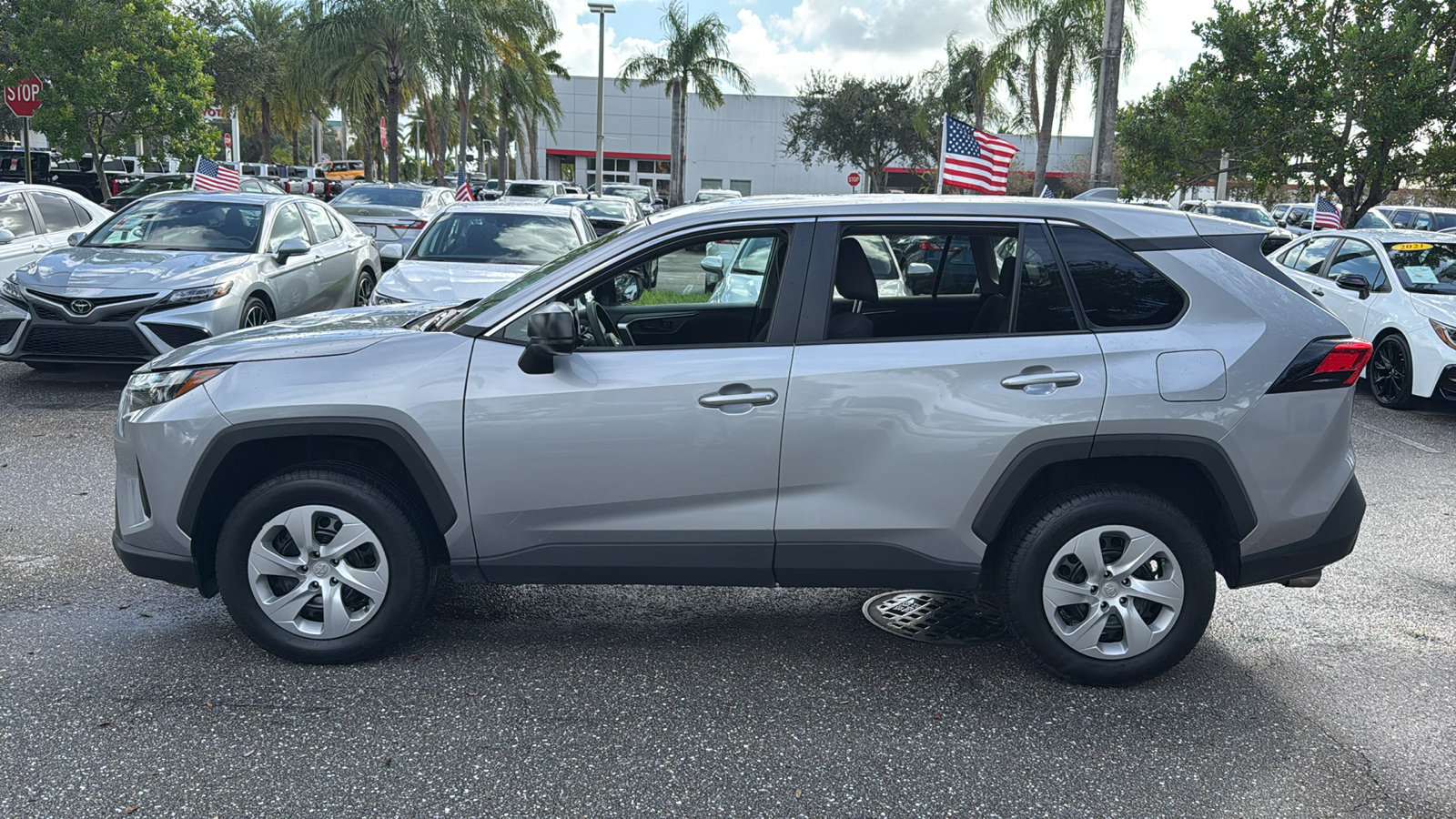 2023 Toyota RAV4 LE 4