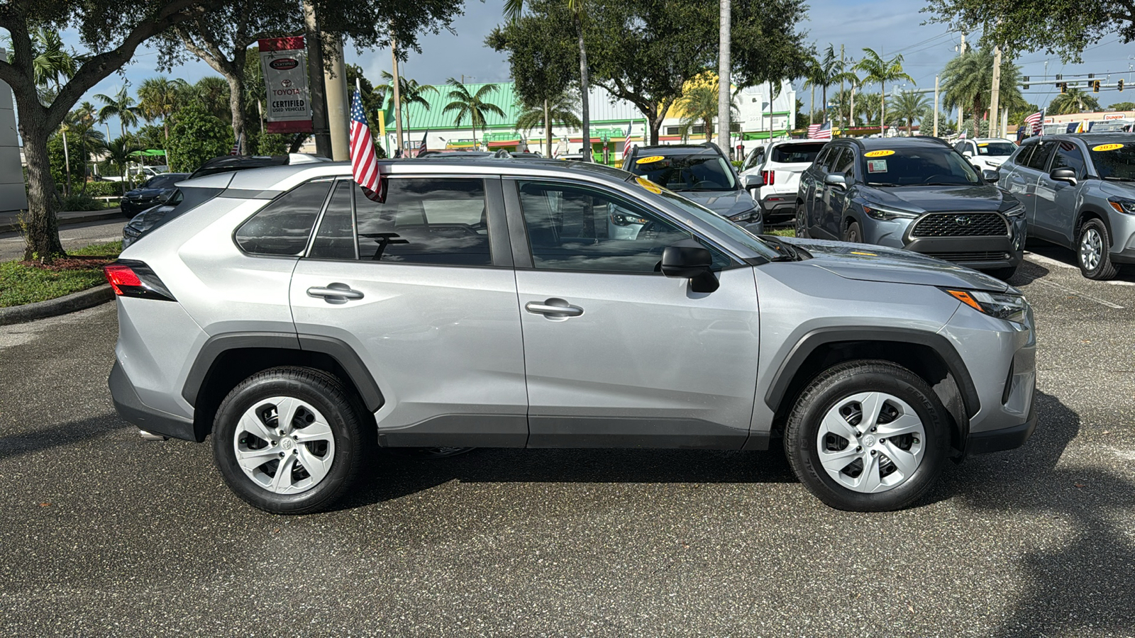 2023 Toyota RAV4 LE 11