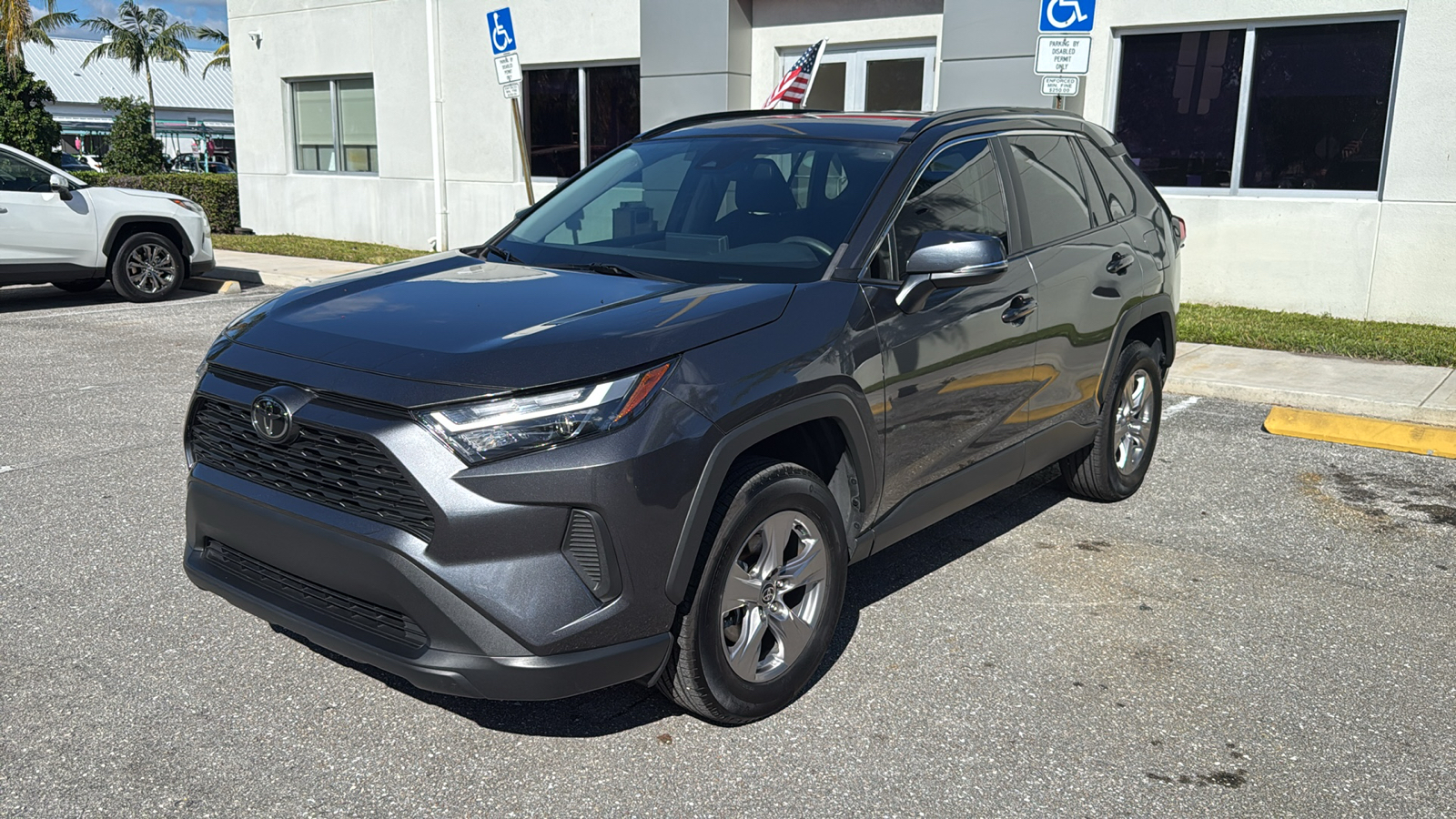 2023 Toyota RAV4 XLE 3