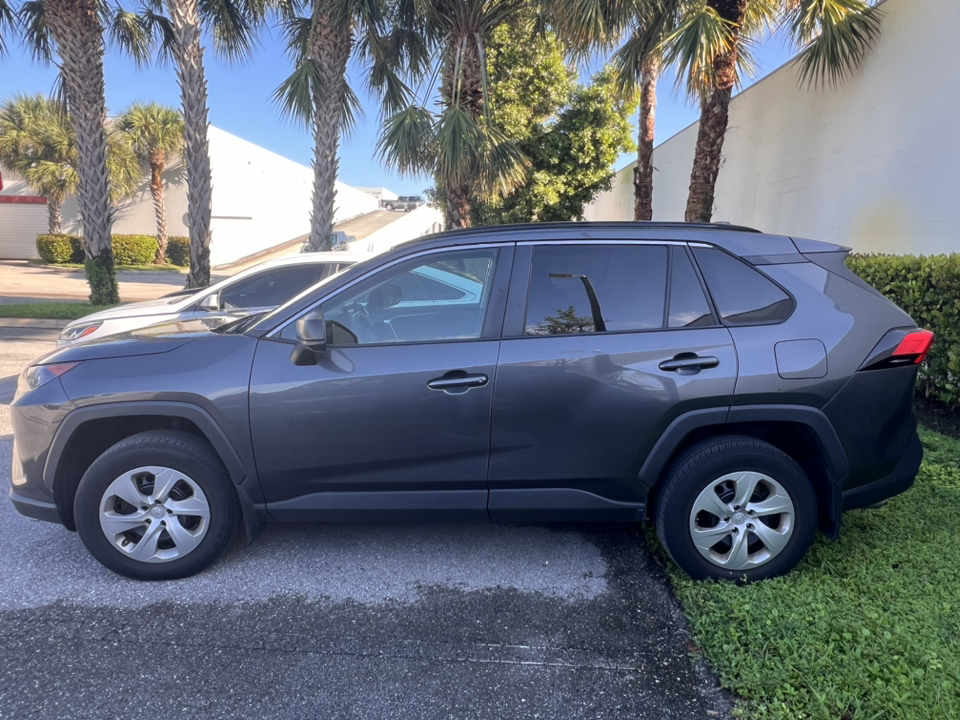 2021 Toyota RAV4 LE 4