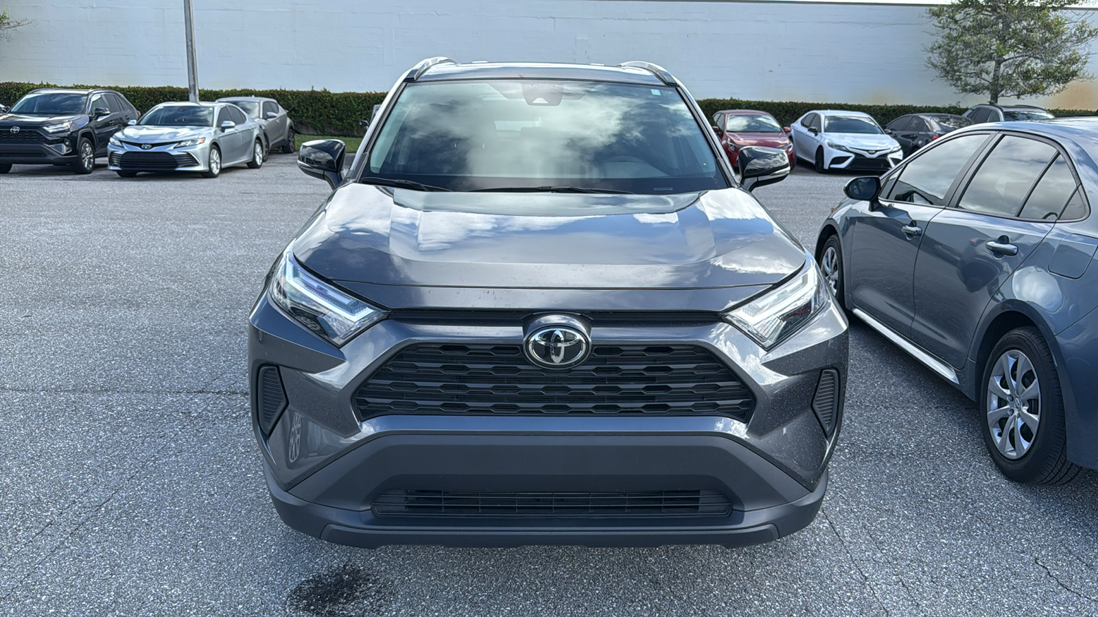 2023 Toyota RAV4 XLE 2