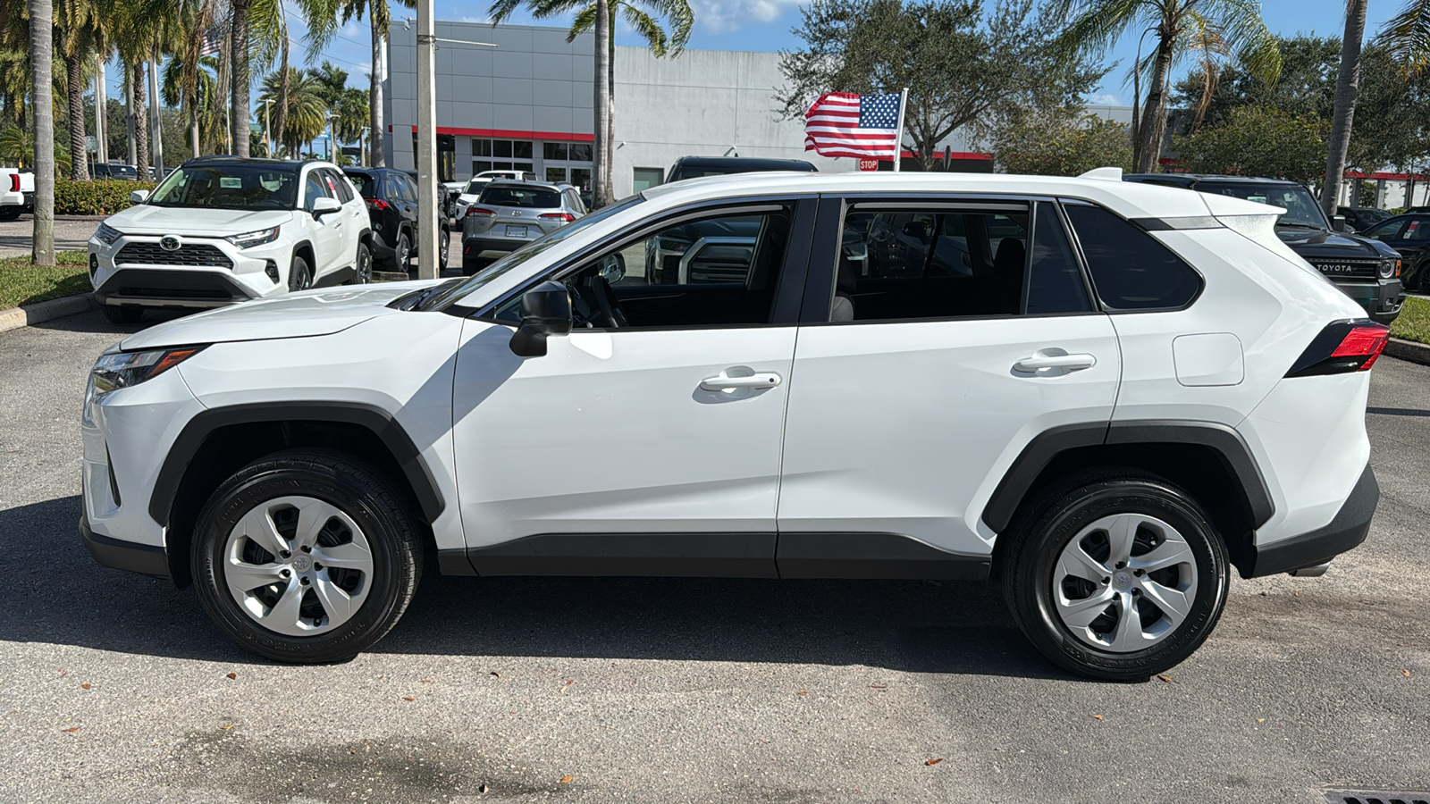 2023 Toyota RAV4 LE 4