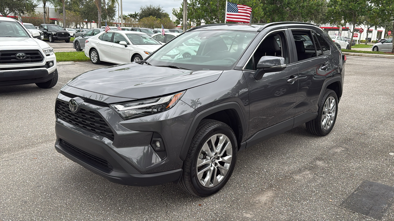 2023 Toyota RAV4 XLE Premium 3