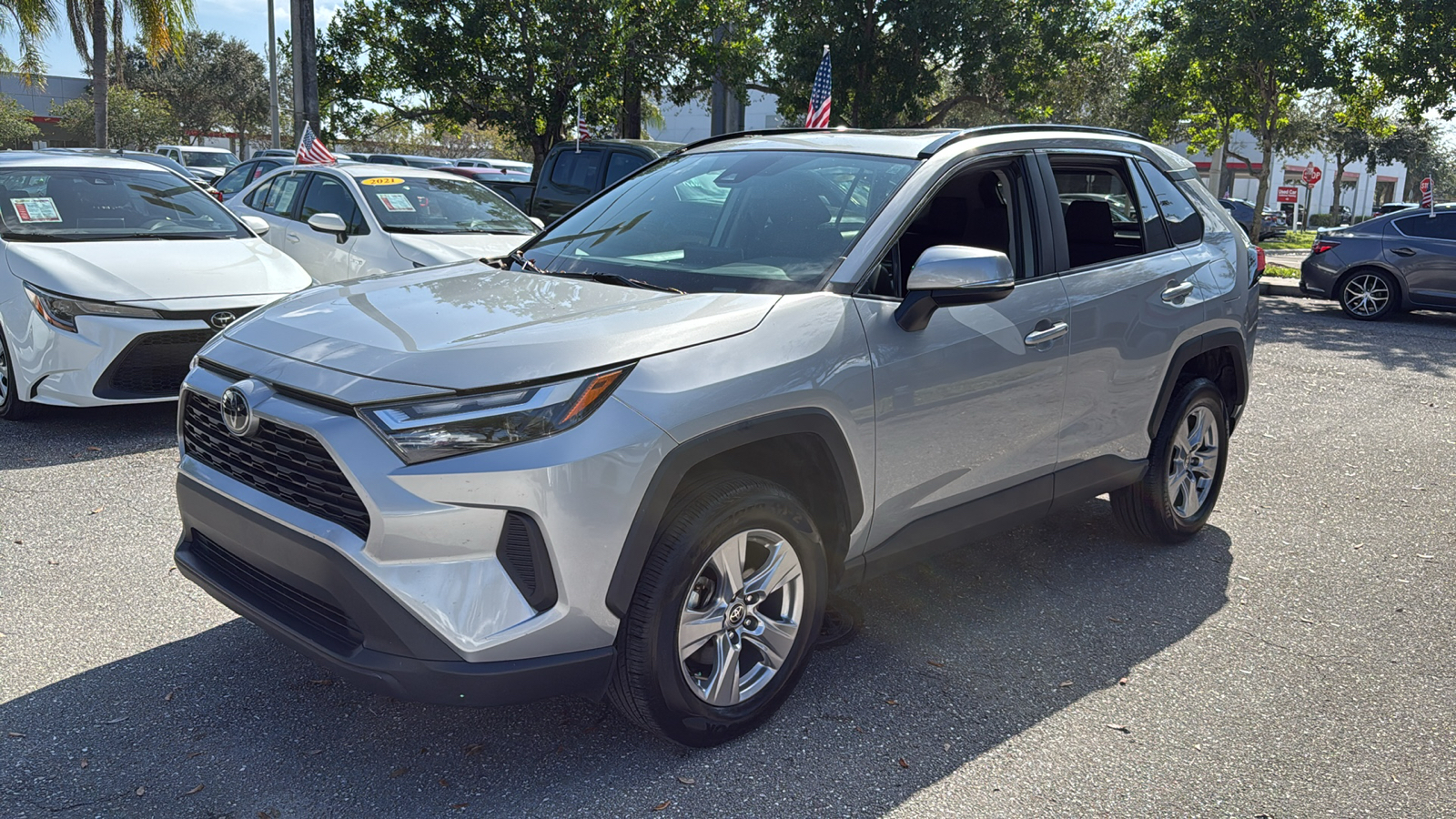 2023 Toyota RAV4 XLE 3