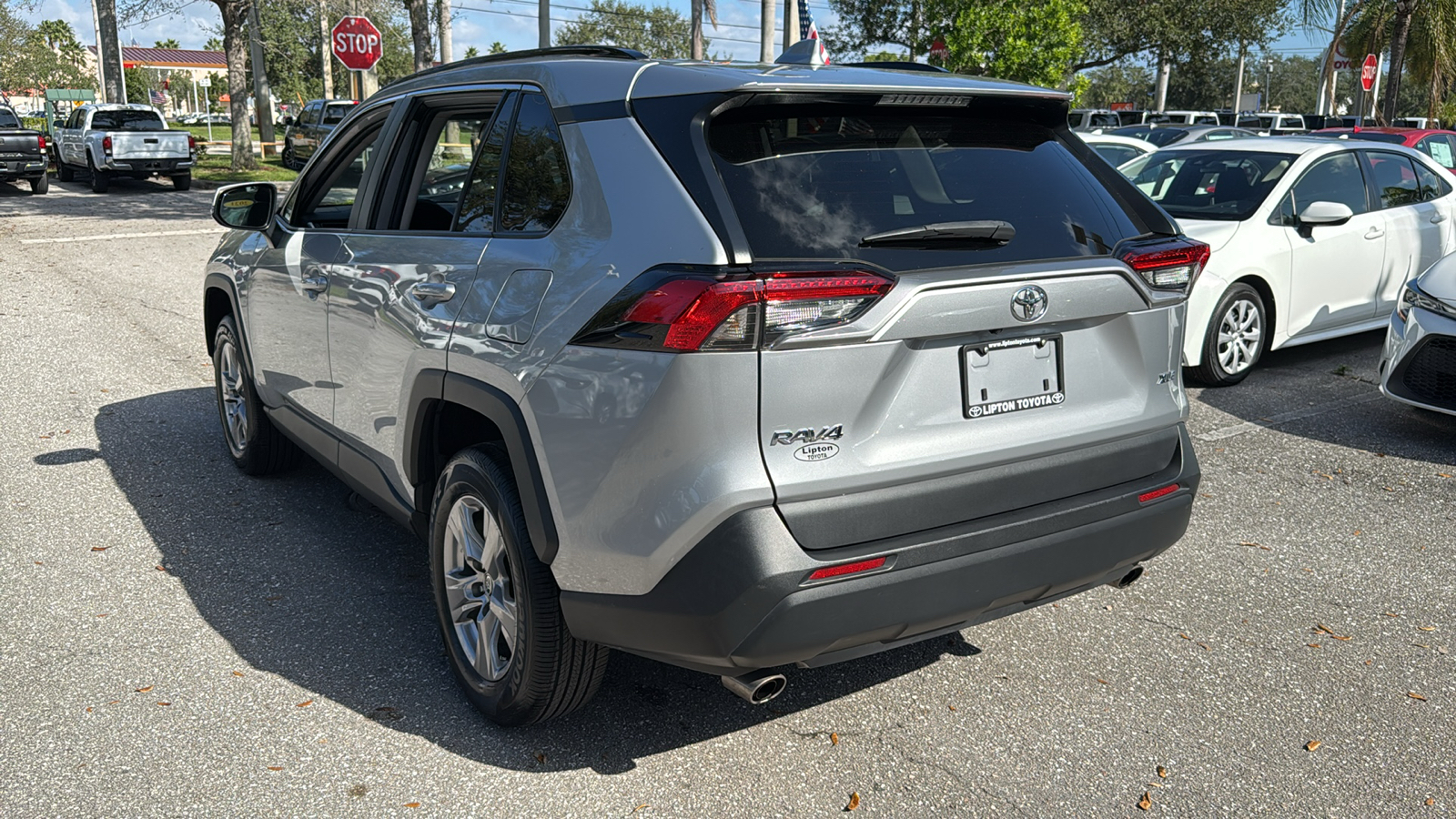 2023 Toyota RAV4 XLE 5