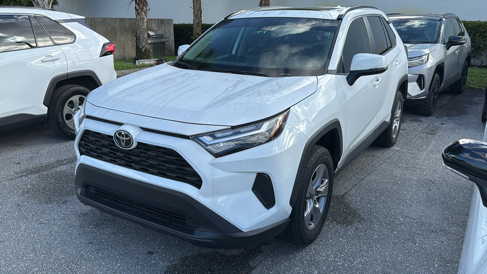 2023 Toyota RAV4 XLE 3