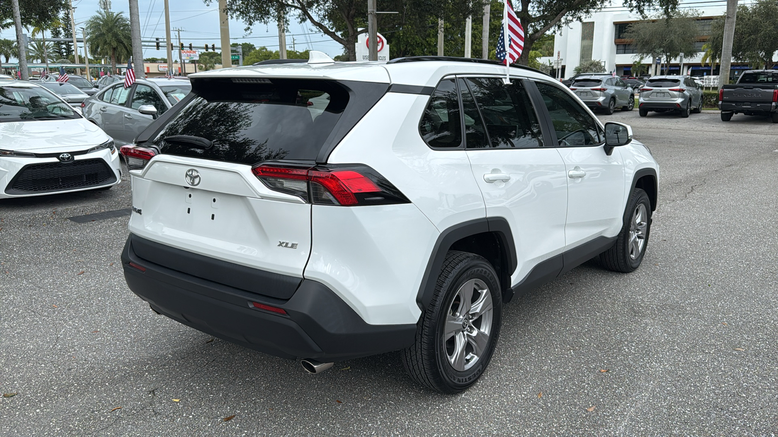 2023 Toyota RAV4 XLE 10