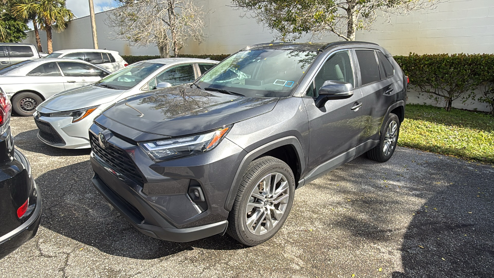 2022 Toyota RAV4 XLE Premium 2