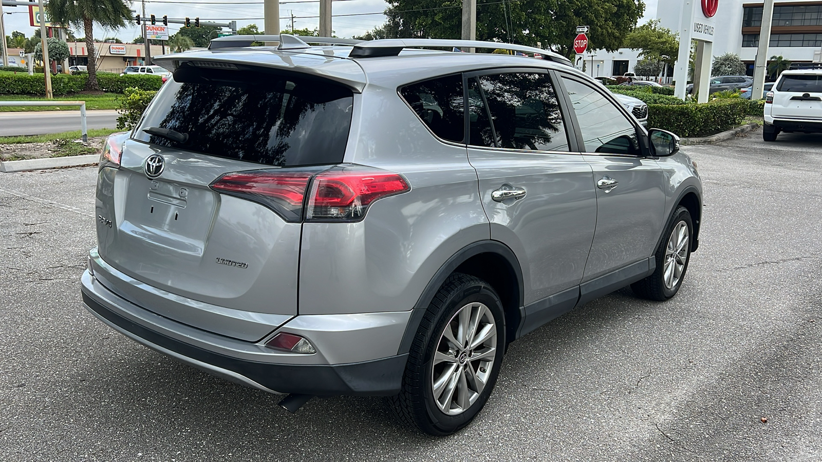 2017 Toyota RAV4 Limited 10