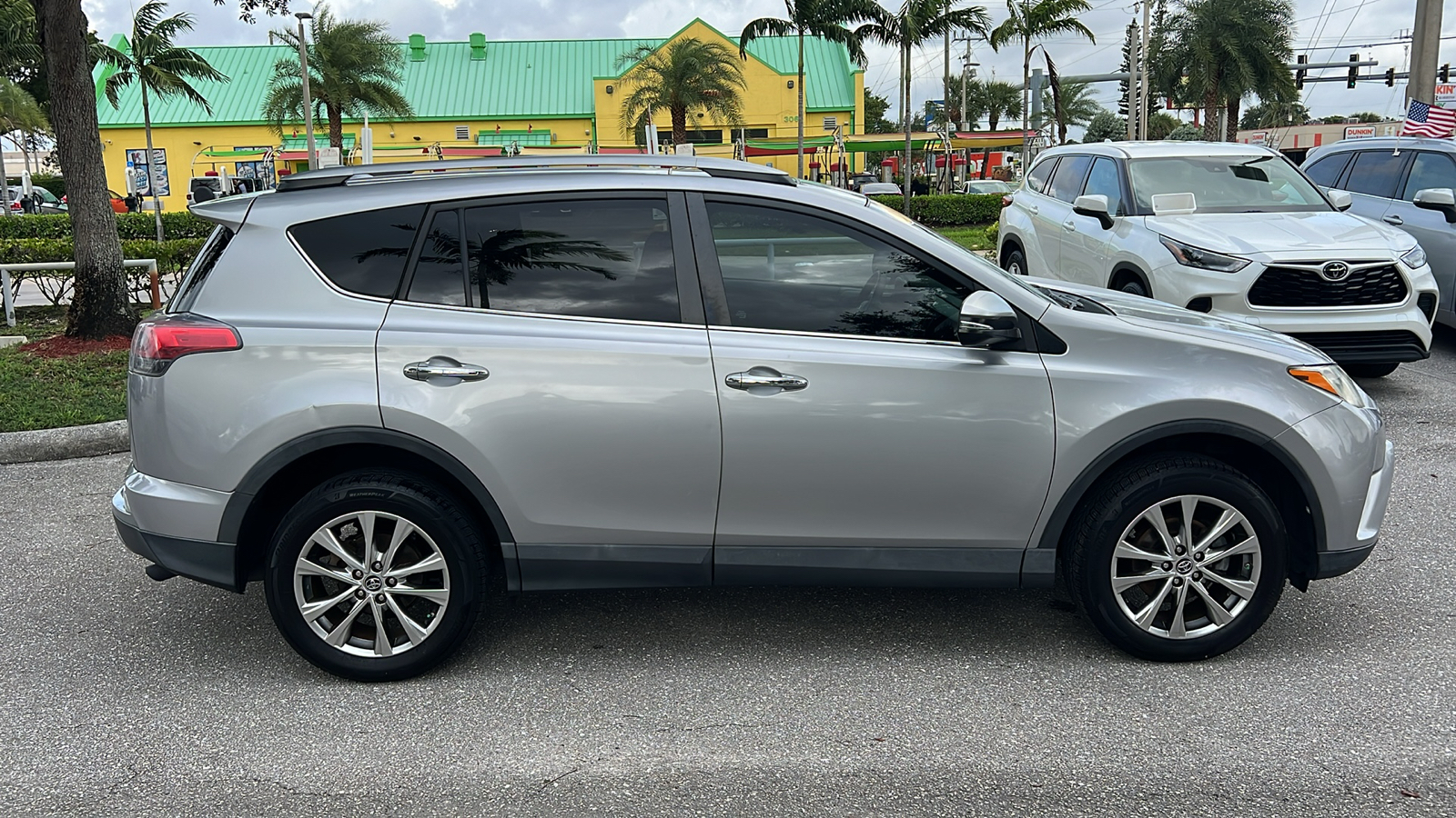 2017 Toyota RAV4 Limited 11