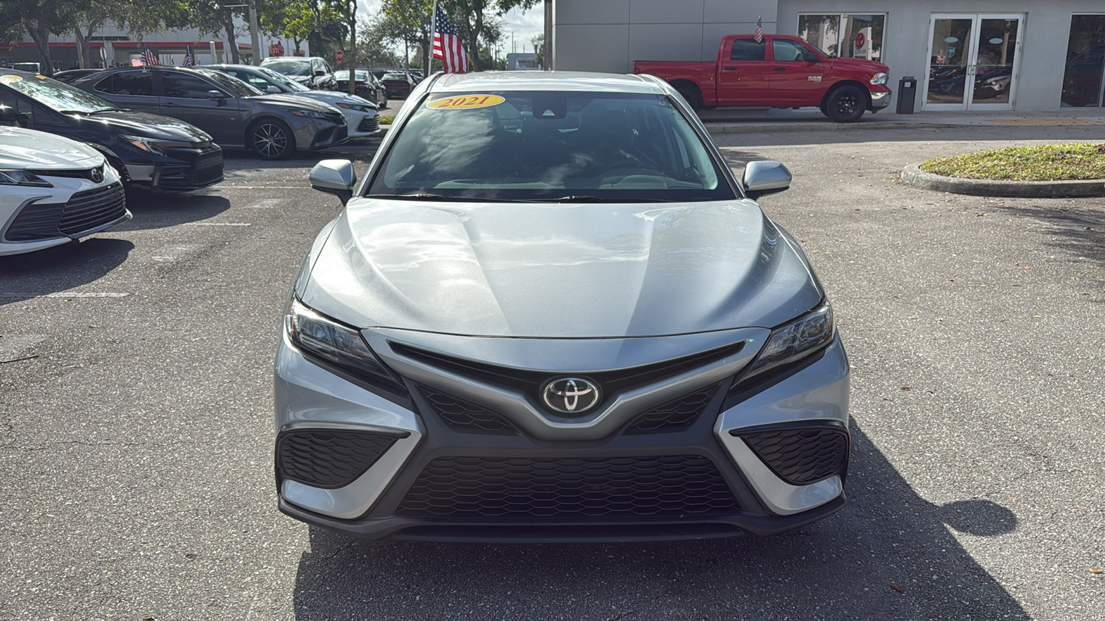 2021 Toyota Camry SE 2