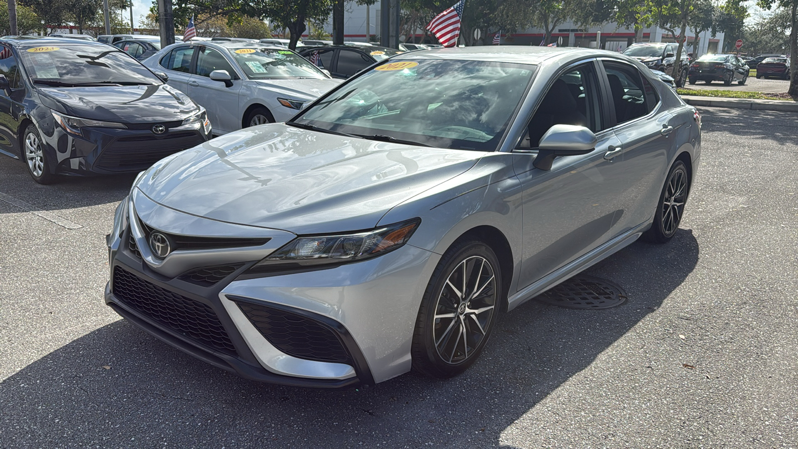 2021 Toyota Camry SE 3