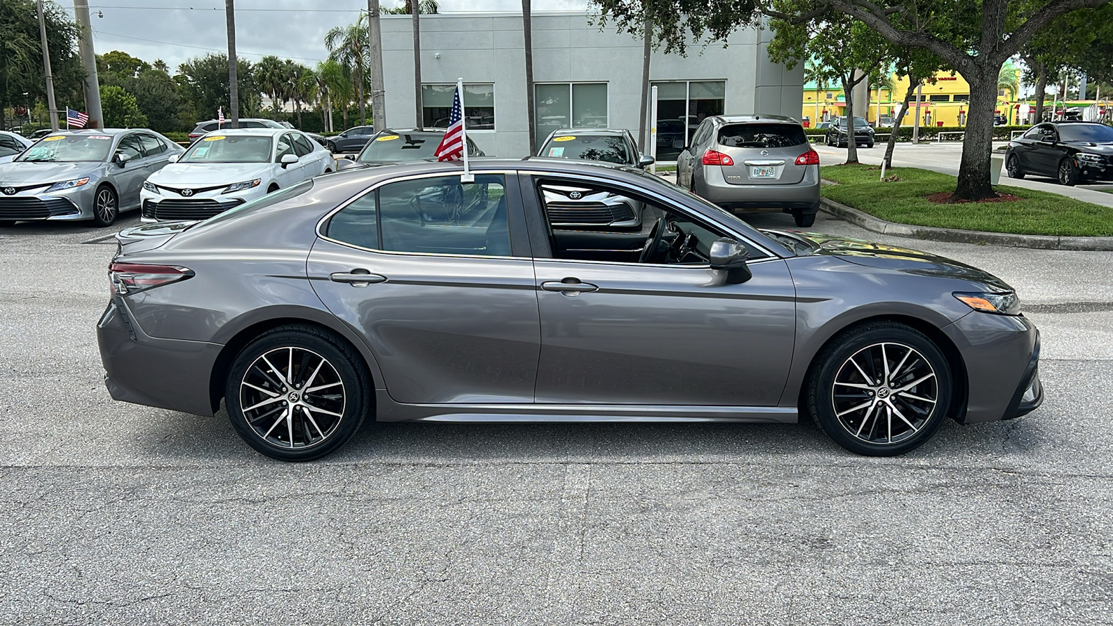 2021 Toyota Camry SE 10