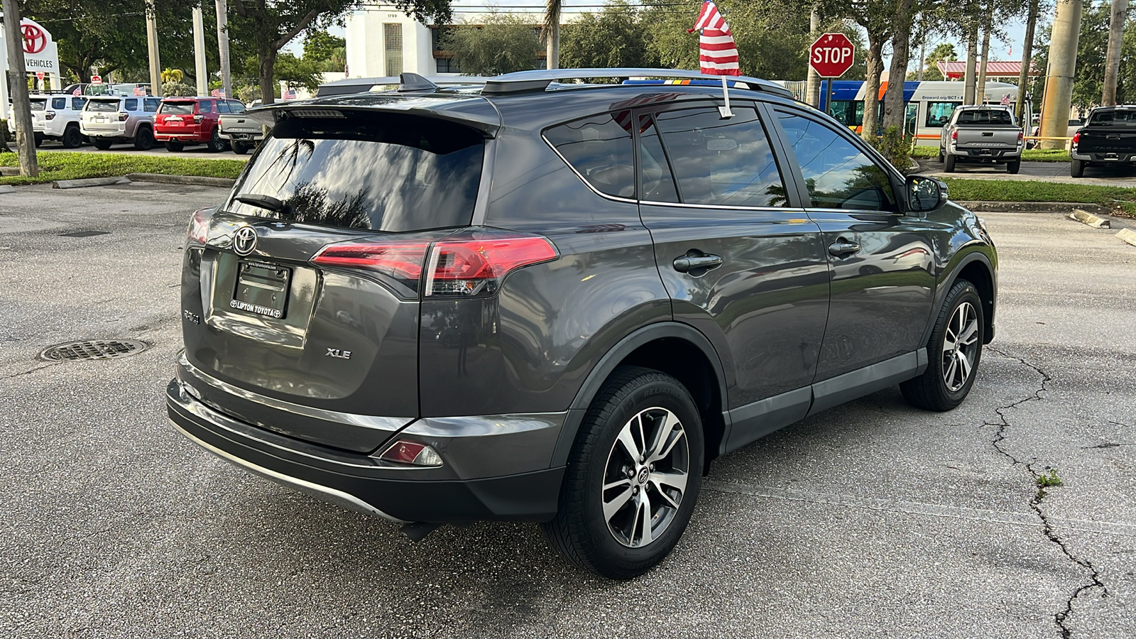 2018 Toyota RAV4 XLE 10