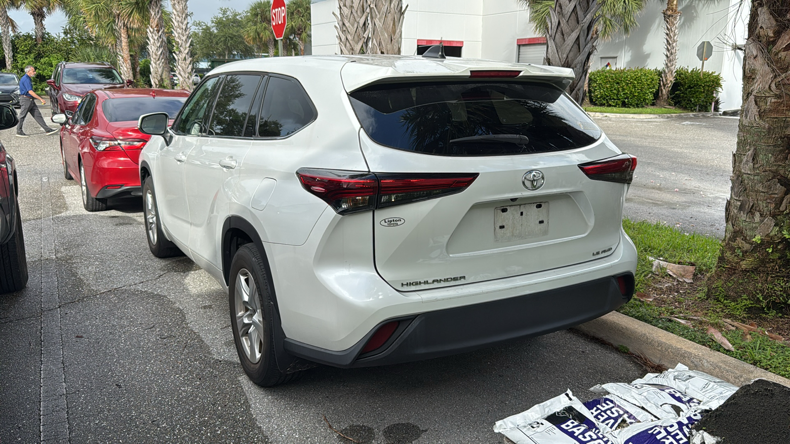 2022 Toyota Highlander LE 3