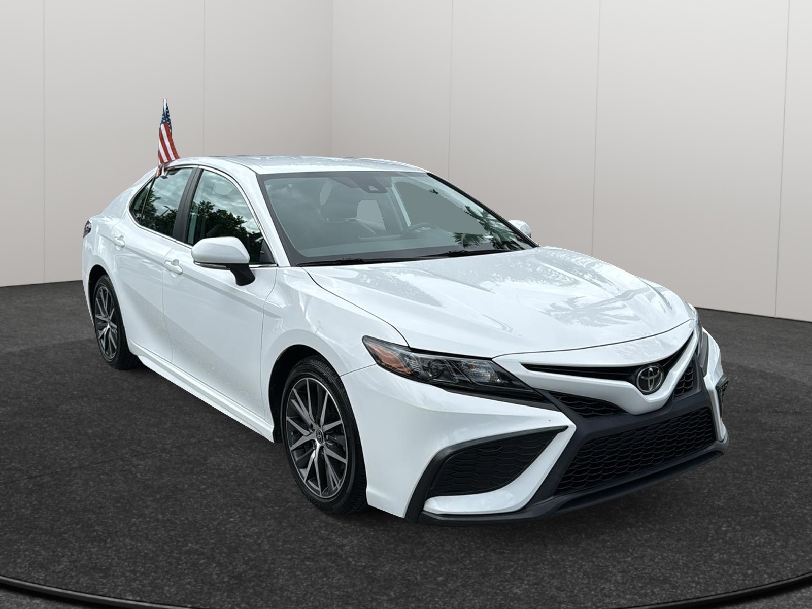 2022 Toyota Camry SE 1