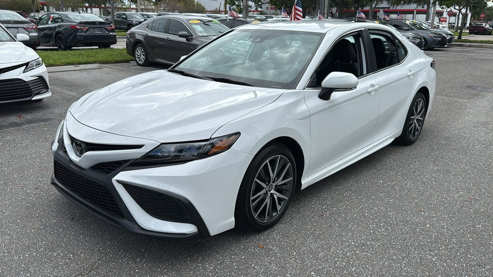 2022 Toyota Camry SE 3