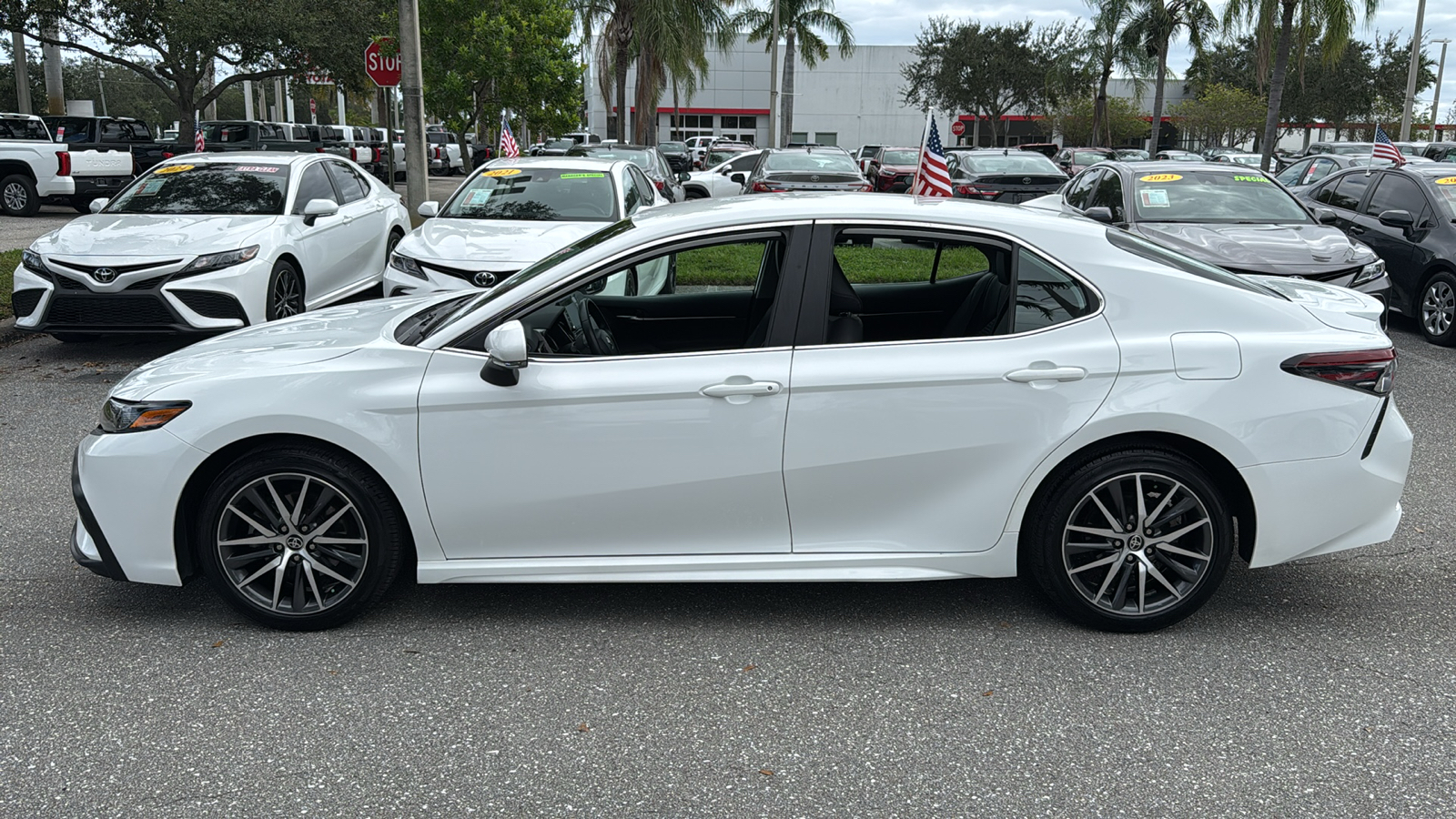 2022 Toyota Camry SE 4