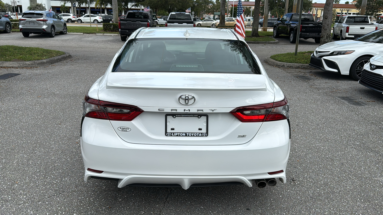 2022 Toyota Camry SE 6