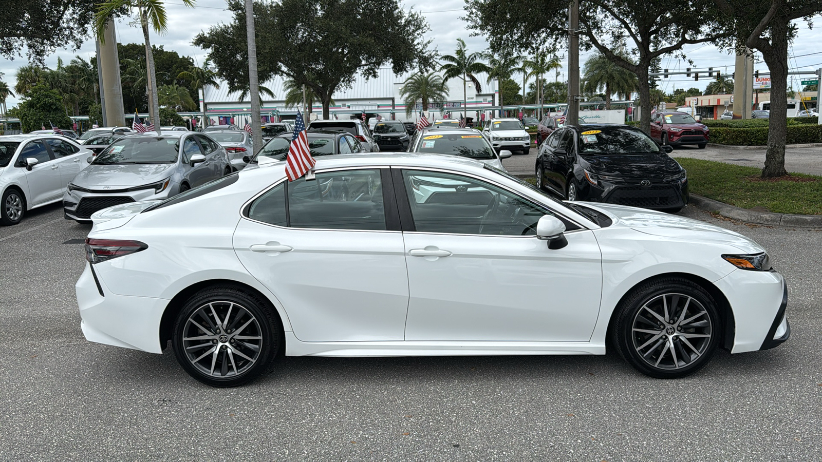 2022 Toyota Camry SE 10