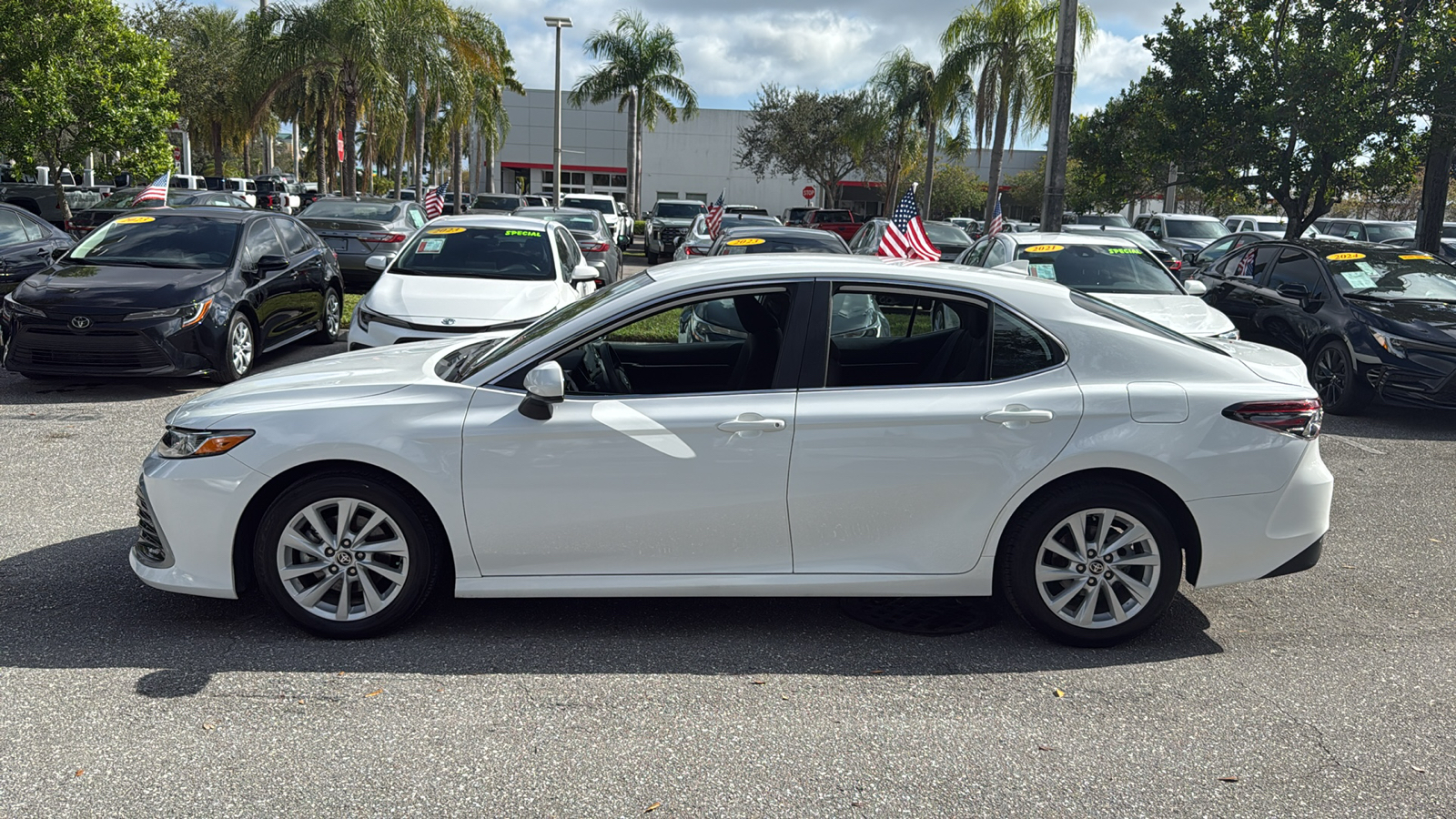 2022 Toyota Camry LE 4