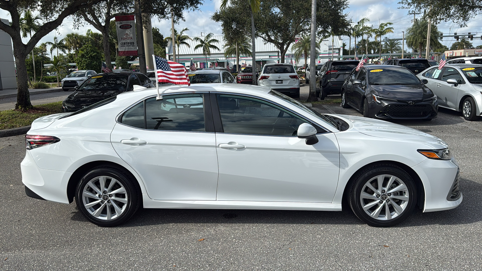 2022 Toyota Camry LE 10