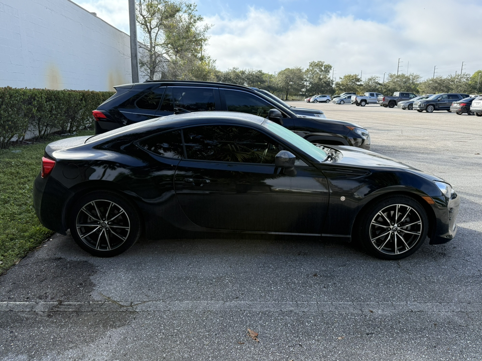 2017 Toyota 86 Base 7